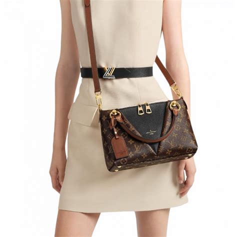 louis vuitton cream shoulder bag|louis vuitton v tote bb.